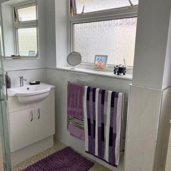 traditional white bathroom